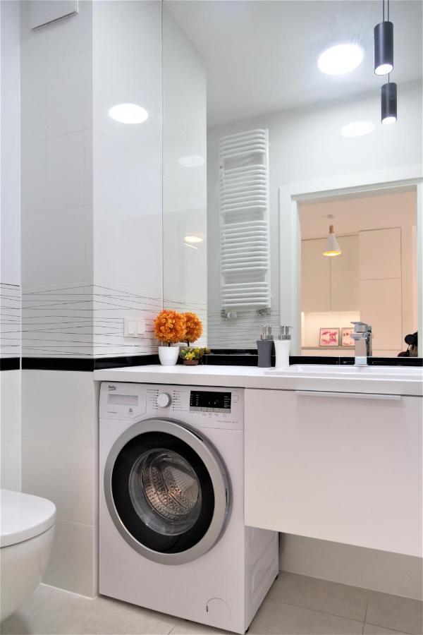 Exclusive 2Br! Apartment In Center +Netflix +Gym Warszawa Exteriör bild